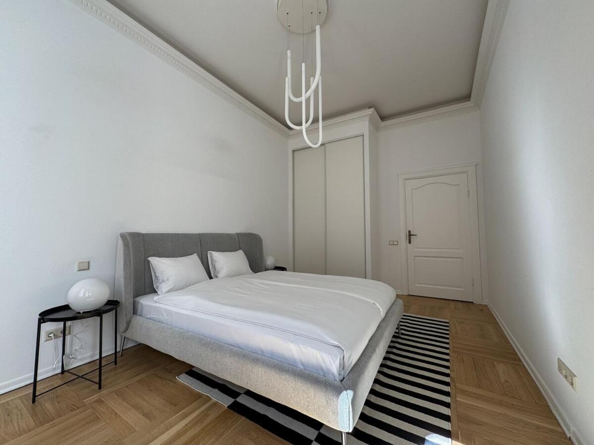 Elegant 2bd Next To Old Town * Riga