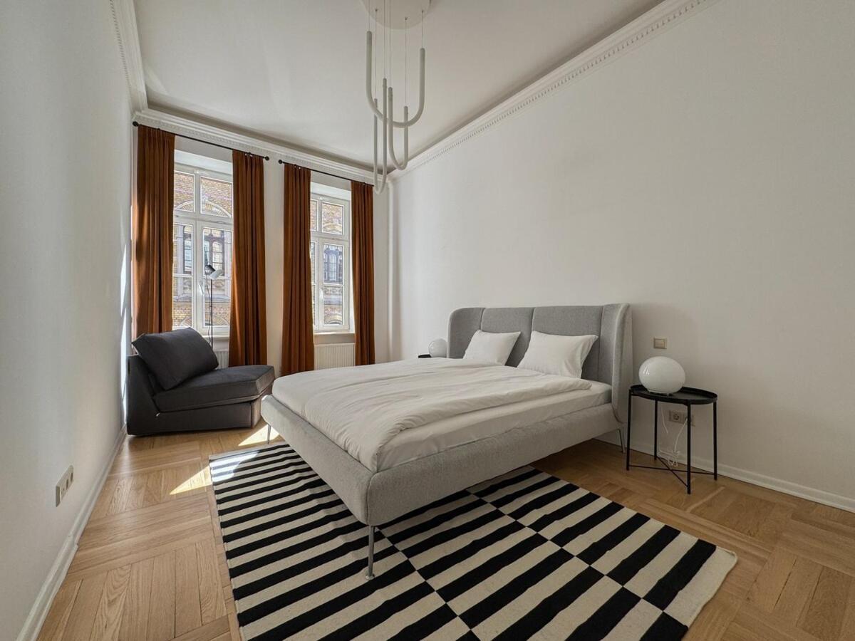 Elegant 2bd Next To Old Town * Riga