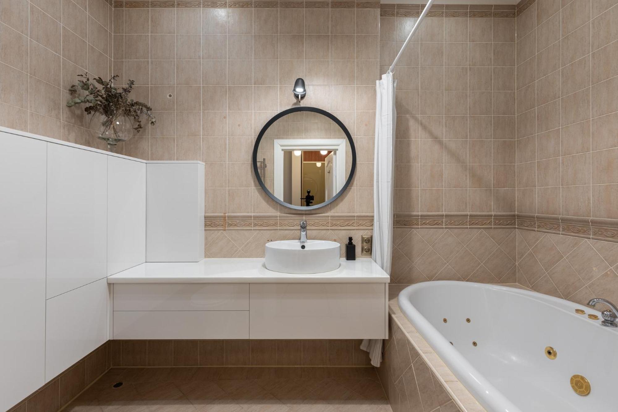 Elegant 2bd Next To Old Town Appartement Riga