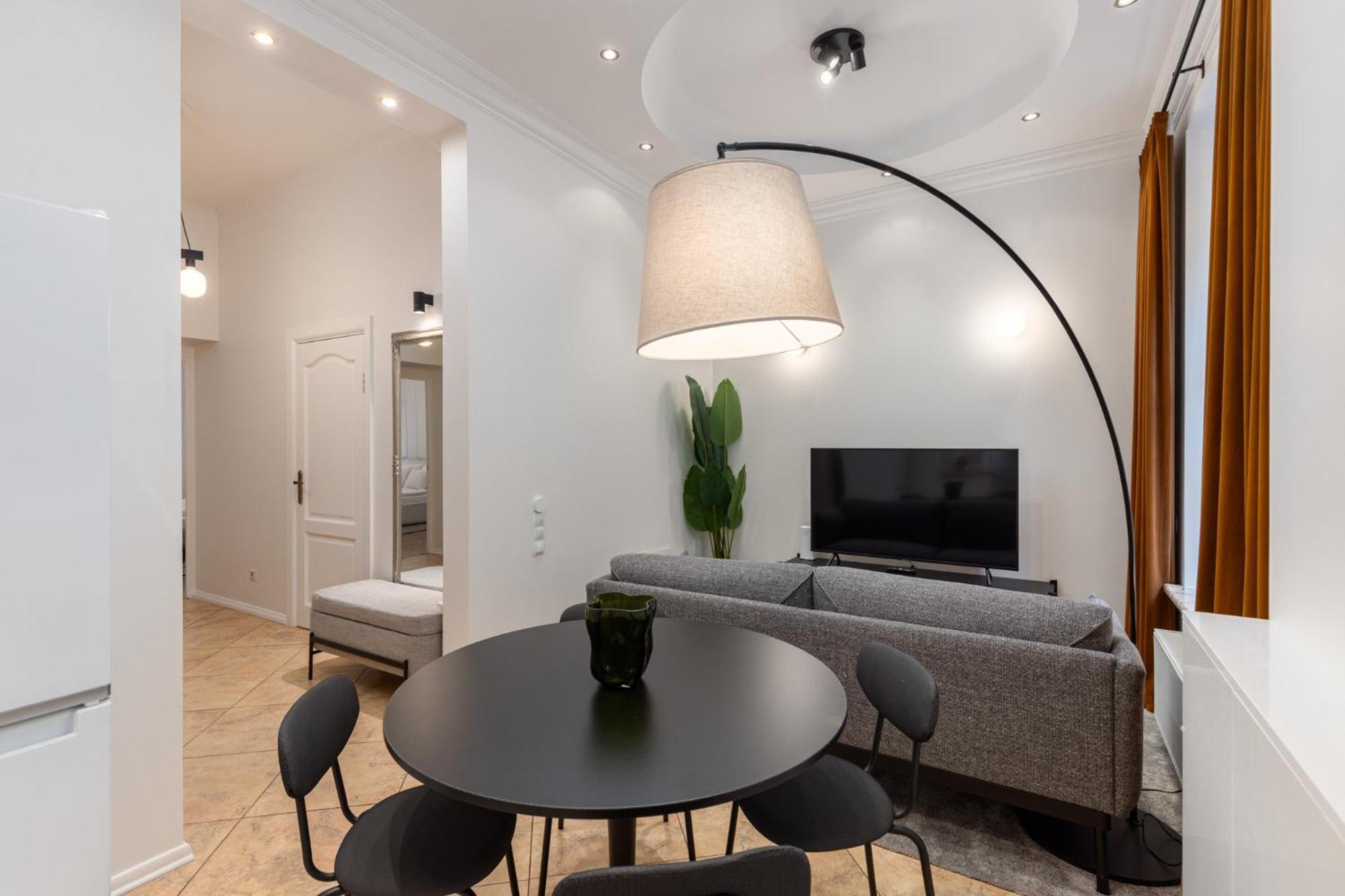 Elegant 2bd Next To Old Town